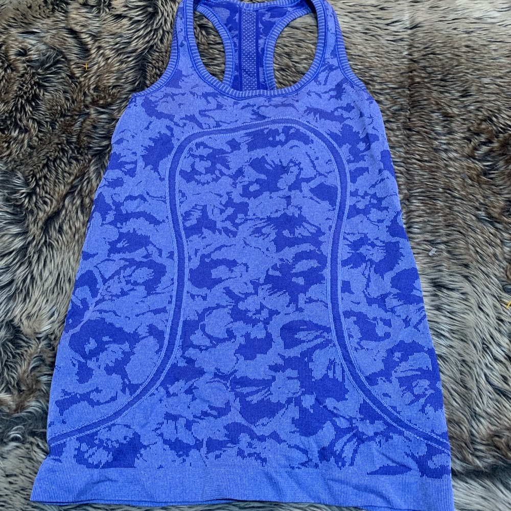 Lululemon Swiftly Tech Racerback
Heathered Sapphire Blue
Size 6